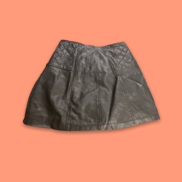 bebe Black Pleather Quilted Zipper Mini Skirt Snap Button Utility Edgy Size M - Picture 3 of 6